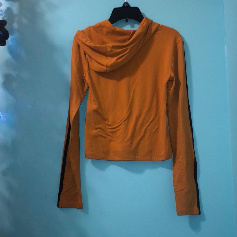 crop top - Picture 2 of 3